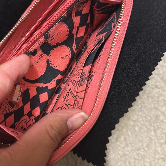 Authentic Chanel wallet - Picture 9 of 11